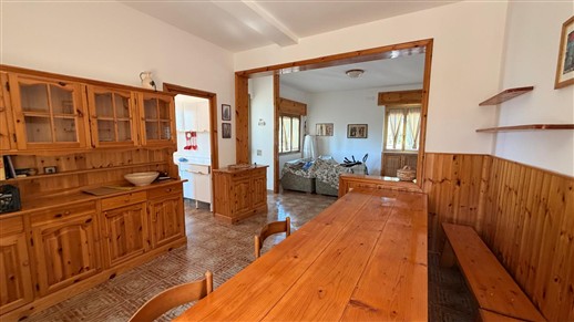 Villa Panoramica In Buone Condizioni Con Trullo Comunicante.